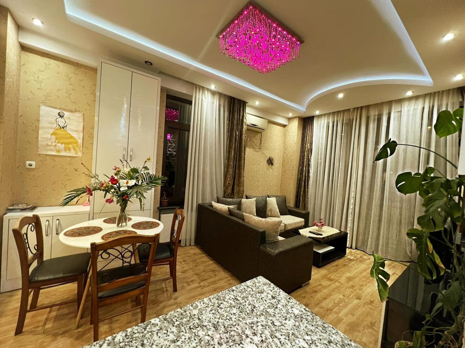 Cozy Apartment In The City Center Mtatsminda تبليسي المظهر الخارجي الصورة